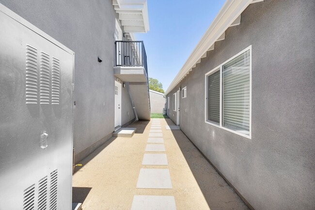 Building Photo - 3 Bedroom, 2 Bathroom Home – Near CSULB