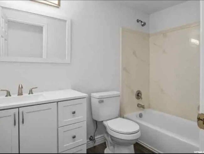 Building Photo - 574 E 300 S