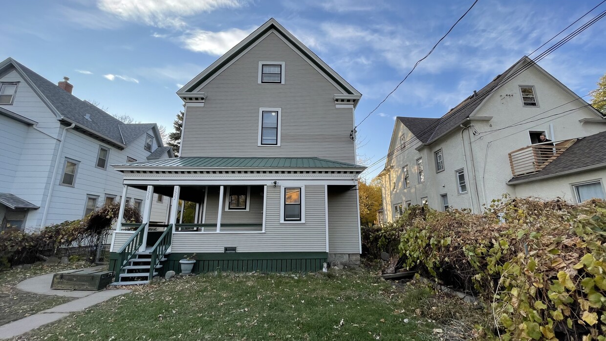 Primary Photo - 1522 Fremont Ave N