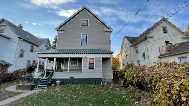 Building Photo - 1522 Fremont Ave N