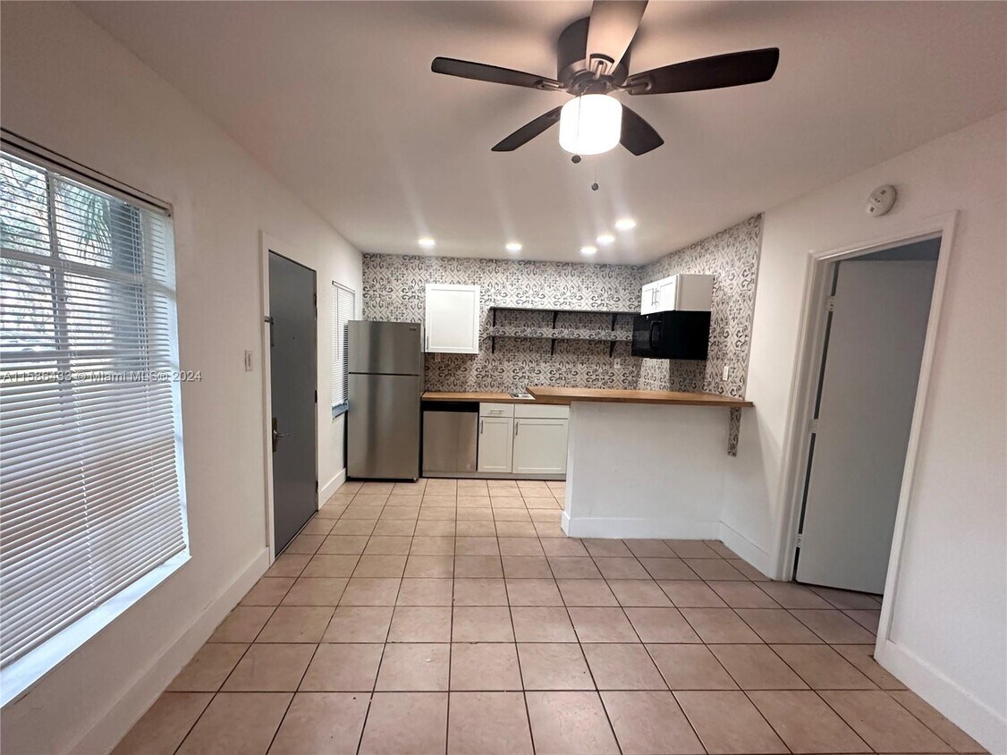 Primary Photo - 1430 SW 27th St