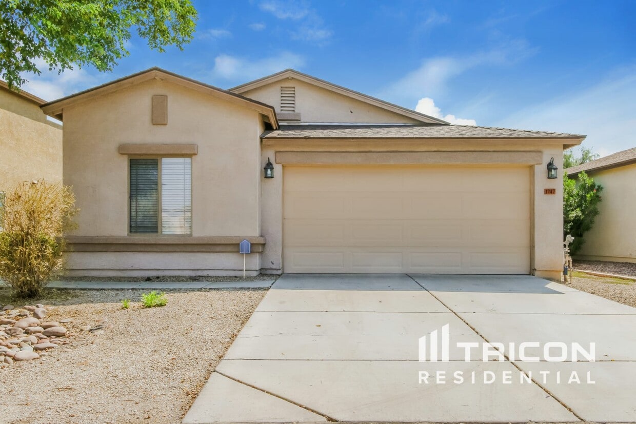 Foto principal - 1747 E Desert Rose Trail