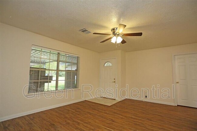 Foto del edificio - 703 Overbluff St