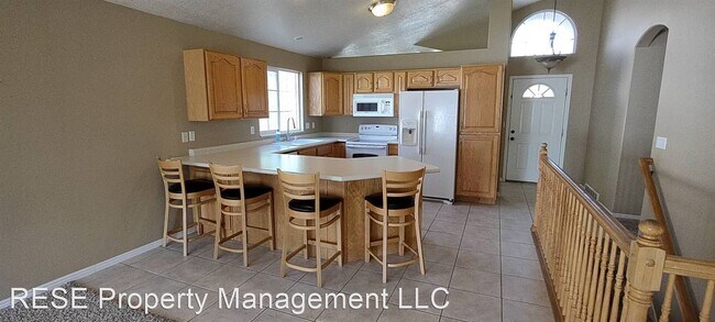 Building Photo - 2037 Hidden Village Cir