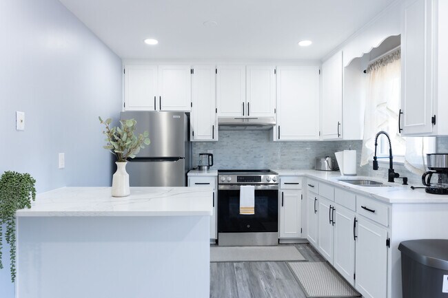 Building Photo - 412 Kingswood Ter