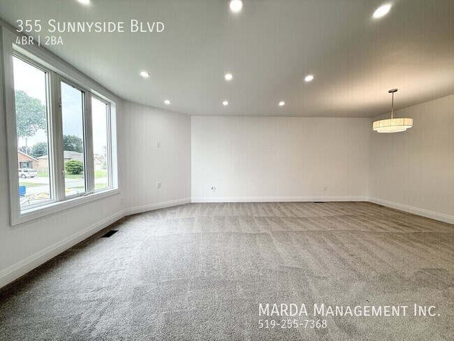 Photo du bâtiment - BEAUTIFUL NEWLY RENOVATED 4 BED/2 BATH HOME IN LASALLE + UTILITIES