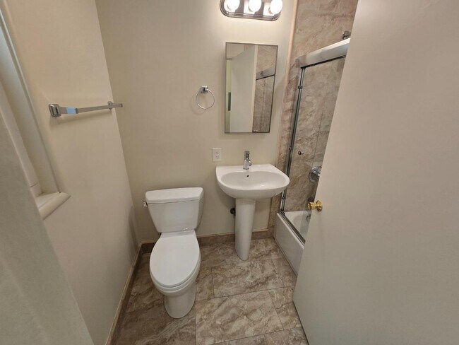 Foto del edificio - 801 Fairfield Rd