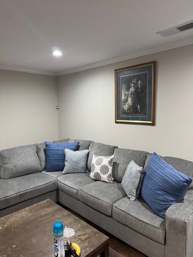 Foto del edificio - 2312 Azalea Dr