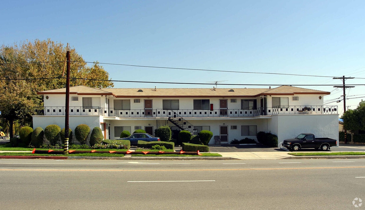 Building Photo - 10680 Louise Ave