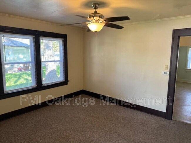 Building Photo - 524 Martin St