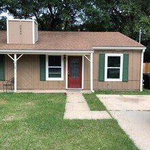 Building Photo - 5940 Mona Ln