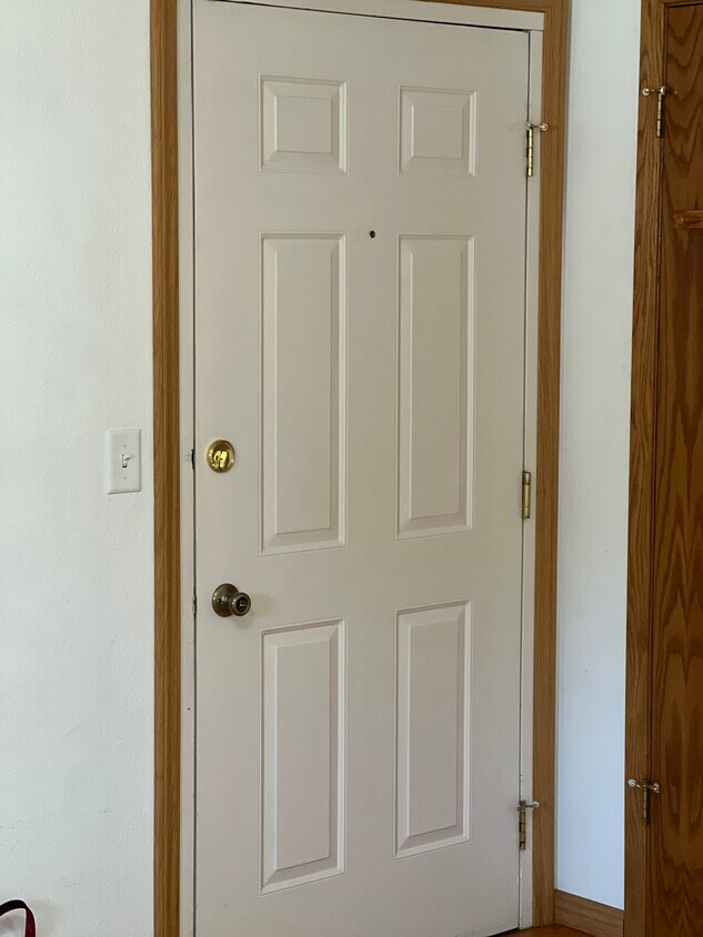 Front door to lobby - 2902 Shadow Creek Dr