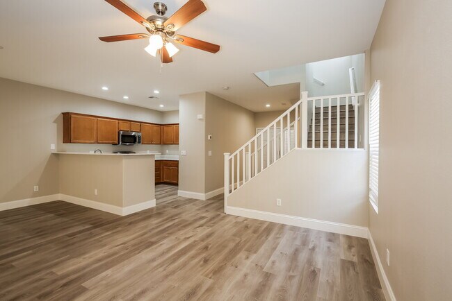 Foto del edificio - 1163 Maple Pines Ave
