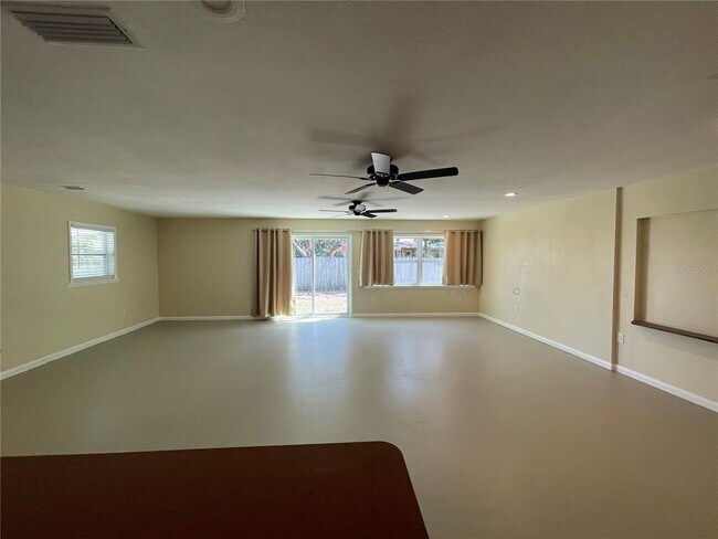 Foto del edificio - 6185 Deming Ave