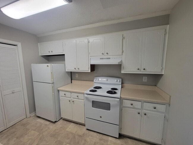 Foto del edificio - 3921 Miramar Dr Ext