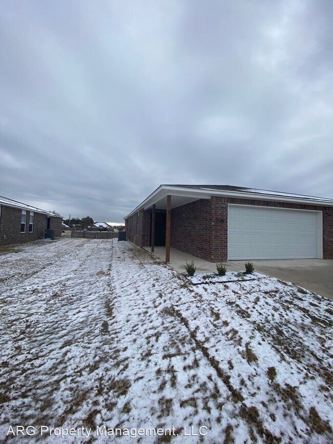 Building Photo - 3 br, 2 bath House - 506A W Christopher Drive