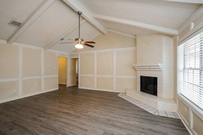 Foto del edificio - 23014 Whispering Willow Dr