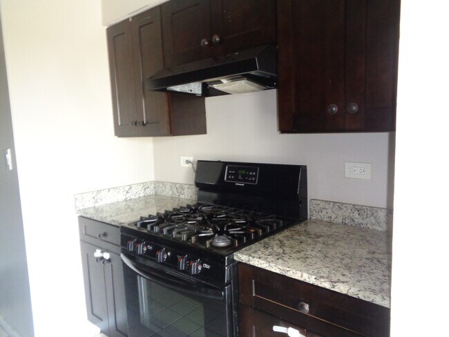 Foto del edificio - 4420 W 111th St