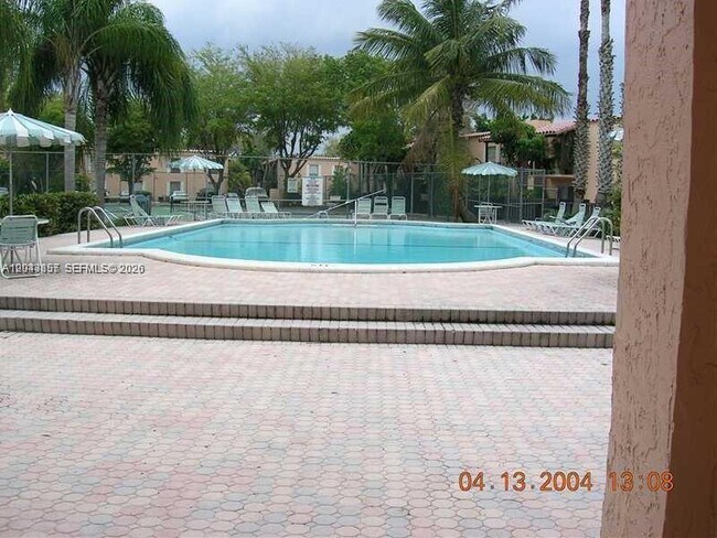 Foto del edificio - 10794 N Kendall Dr