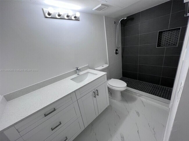 Foto del edificio - 18344 NW 68th Ave
