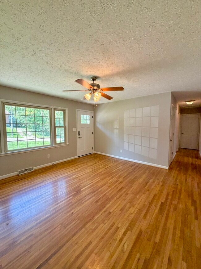 Foto del edificio - 3339 Sutherland Dr