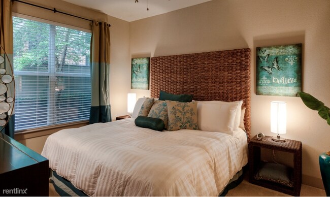 Foto del edificio - 1 br, 1 bath Flat - 3411 Richmond Ave