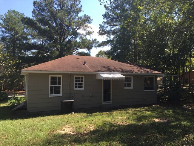 Foto del edificio - **ON HOLD**Total Electric 3 Bedroom / 1 Ba...