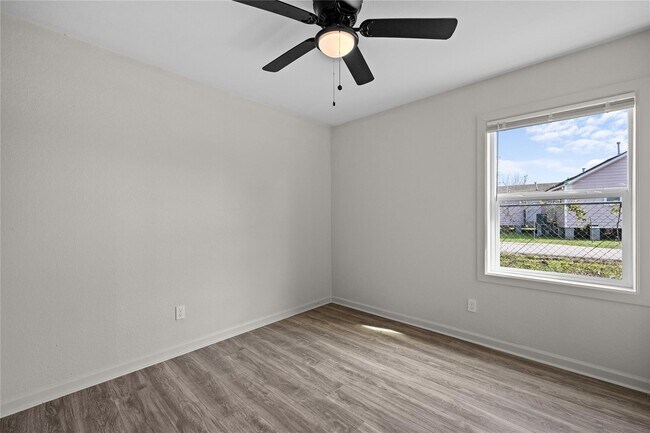 Building Photo - 3819 King St