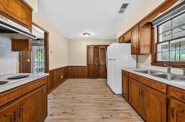Building Photo - 1315 Pagoda Dr