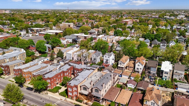 Building Photo - 4038 W Addison St