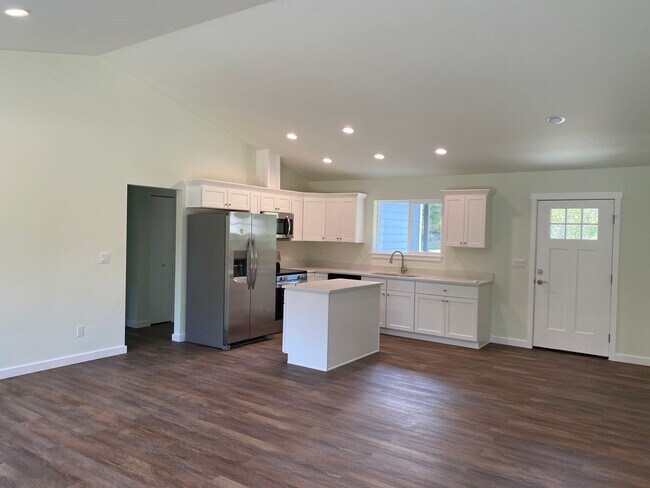 Building Photo - 3bd 2.5ba Home in Belfair on 2.5 Acres