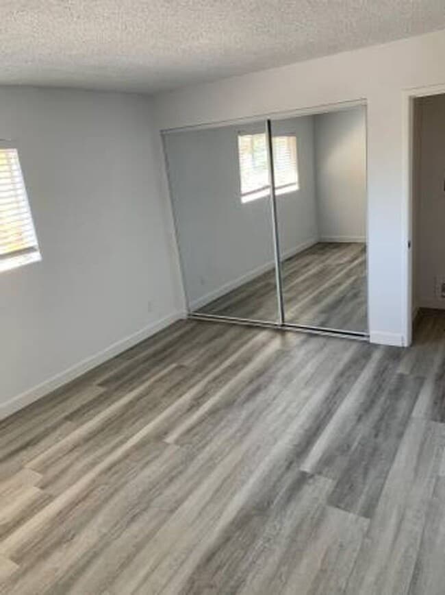Interior Photo - College Manor