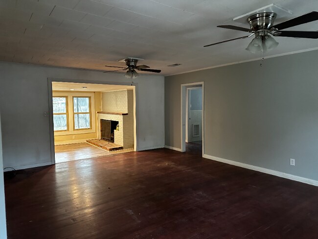 Foto del edificio - 1401 Springdale St