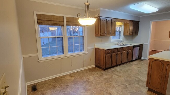 Building Photo - 253 Chickering Rd