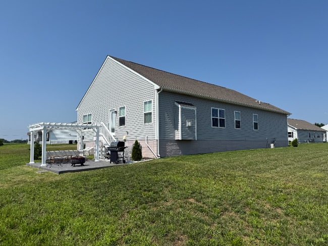 Building Photo - 84 Pontoon Dr