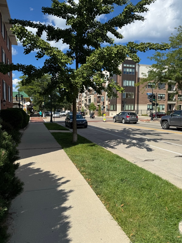 Foto del edificio - 4333 N Oakland Ave