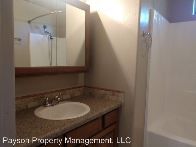 Building Photo - 2 br, 2 bath House - 43 S. RAINBOW DR.