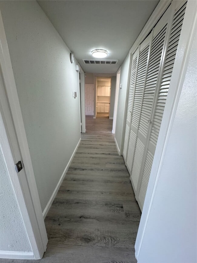 Building Photo - 10555 Turtlewood Ct