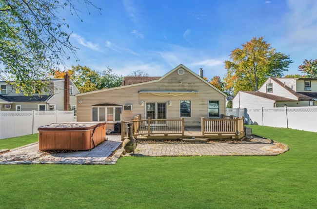 Building Photo - 1308 Sunnyfield Dr