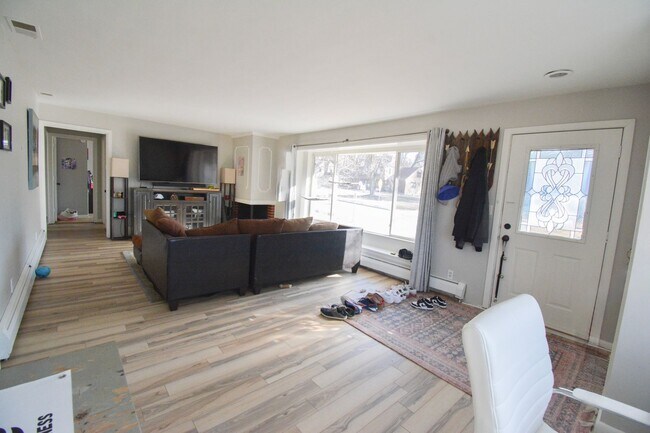 Foto del edificio - Charming 3-Bed, 1-Bath Home for Rent Near St Marys Hospital!