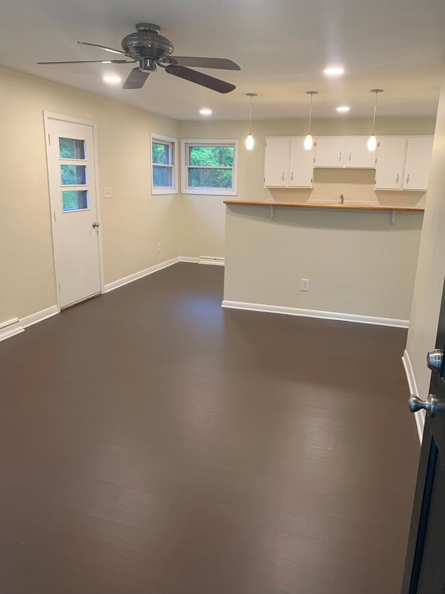 Building Photo - 110 Randolph Pl E