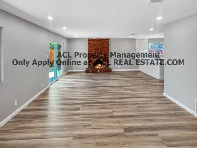Building Photo - Stylishly Renovated Home with New Kitchen ...