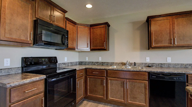 Building Photo - 3 Bedroom Duplex in Monte Cristo