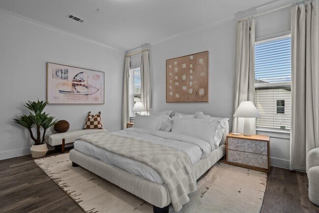 Building Photo - 1664 Hillside Terrace