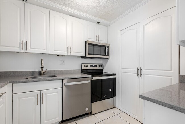 Foto del edificio - 8020 Fairview Dr