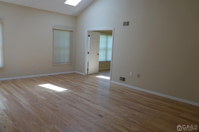 Building Photo - 55 Harwood Rd