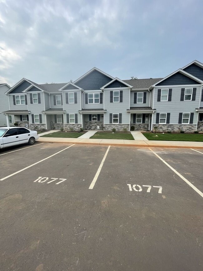 Building Photo - 3 Bd 2.5 Ba