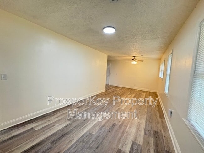 Building Photo - 748 Barrett Ave