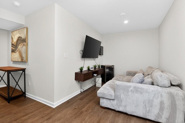 Foto del edificio - 5710 Granbury Dr