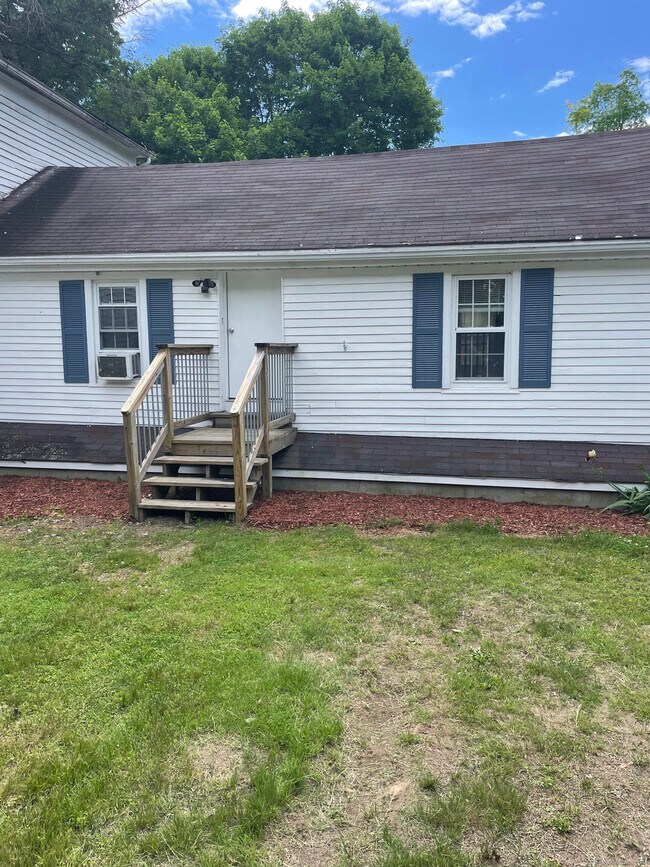 Building Photo - 12 Huntington Rd